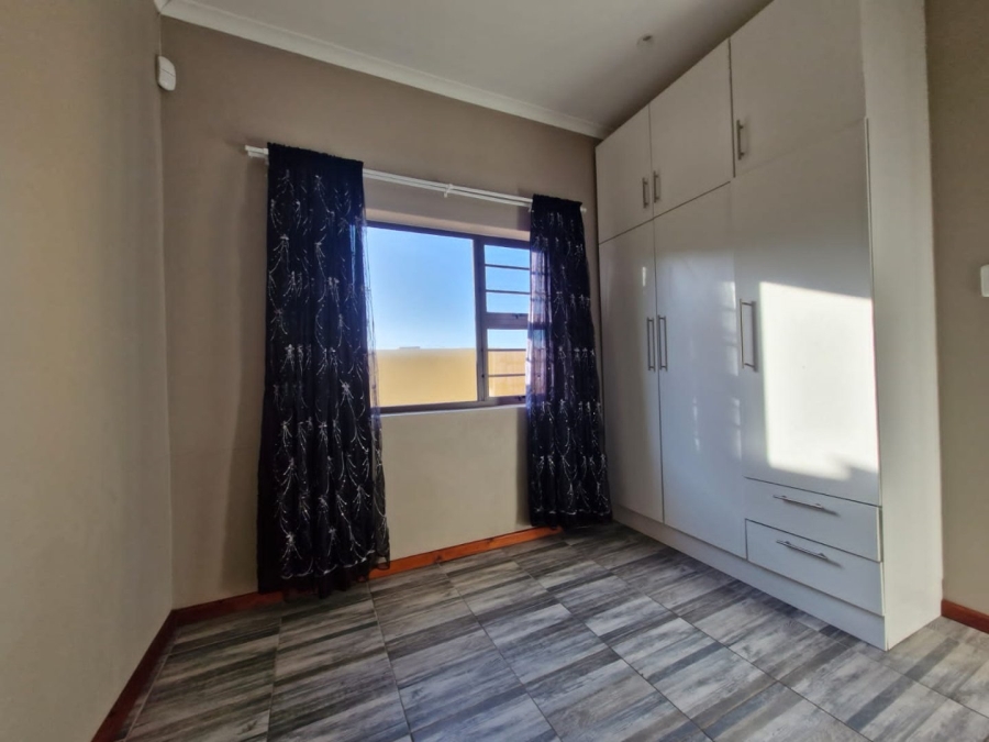 To Let 3 Bedroom Property for Rent in Overbaakens Eastern Cape